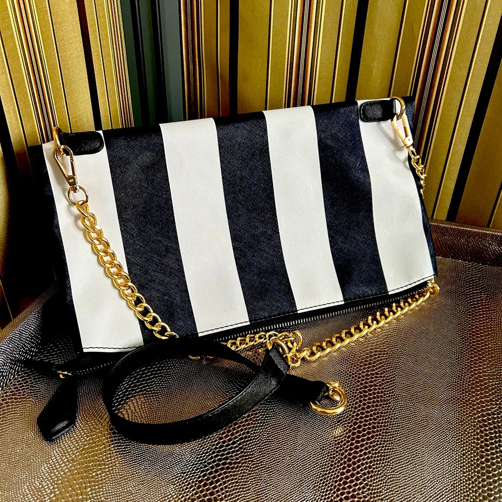 Inzi black and white bag with gold chain strap